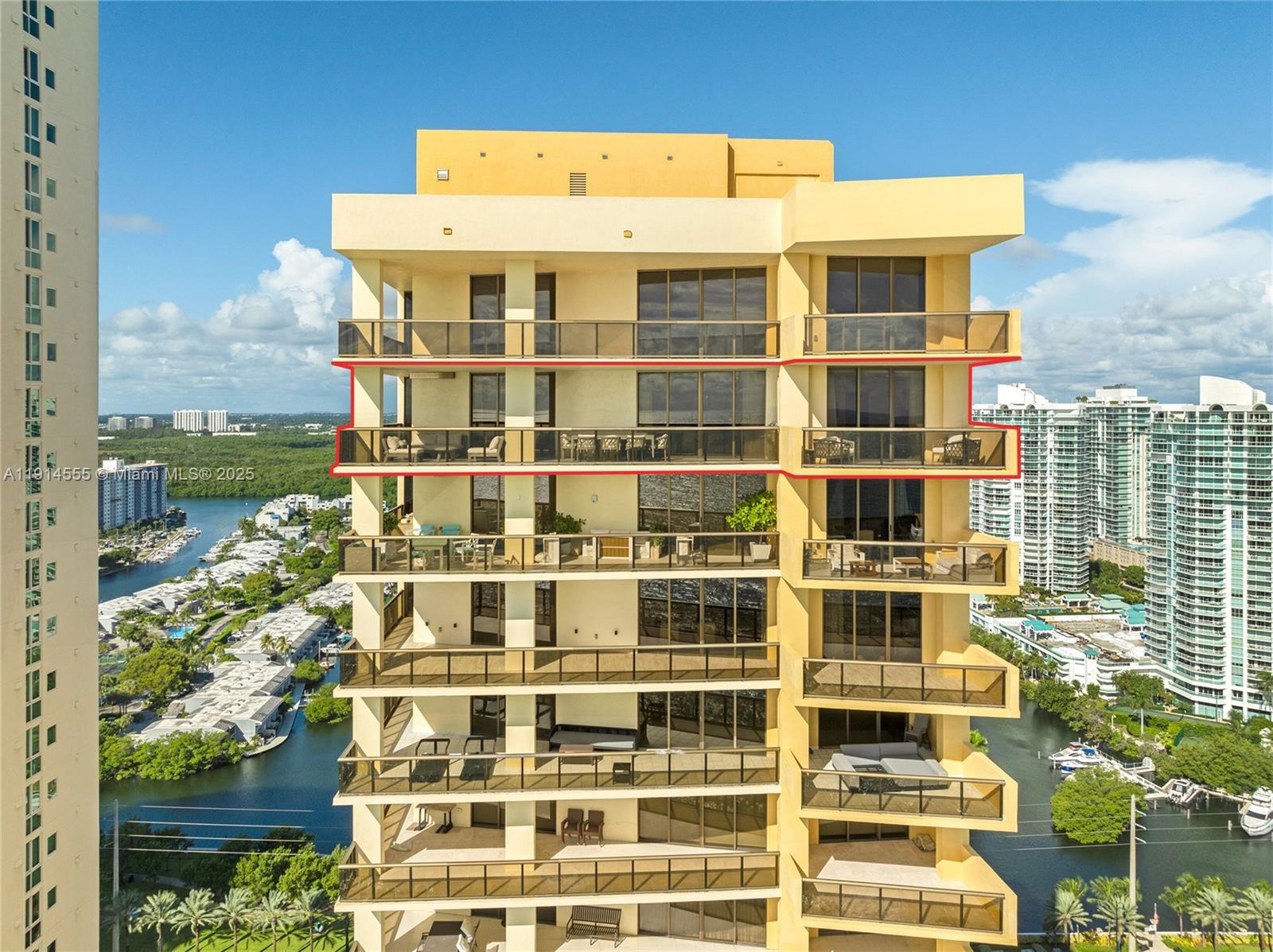 SAYAN CONDO - Residential