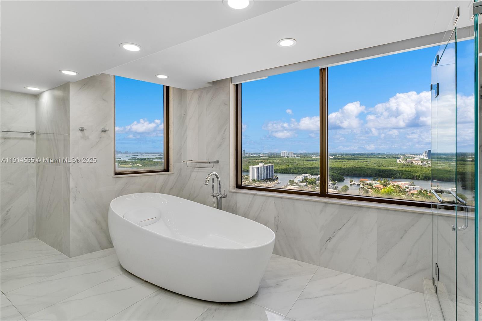 SAYAN CONDO - Residential