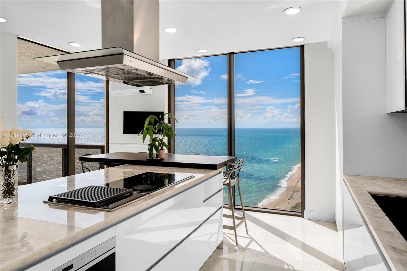 SAYAN CONDO - Residential