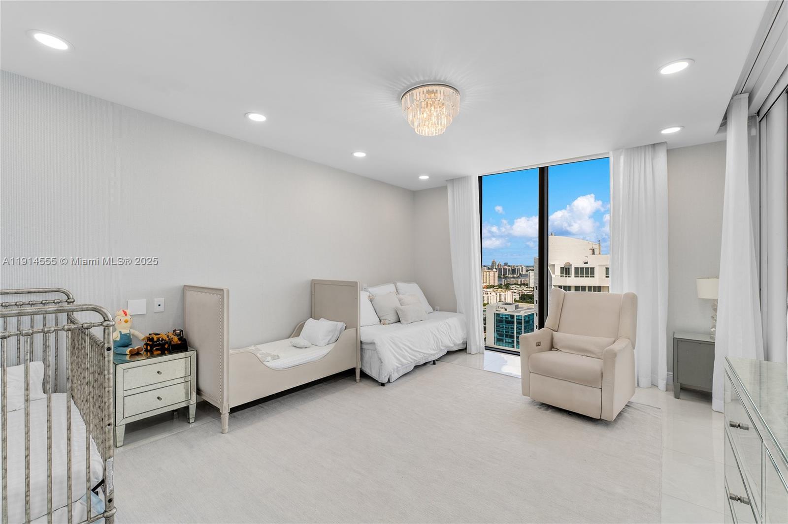 SAYAN CONDO - Residential