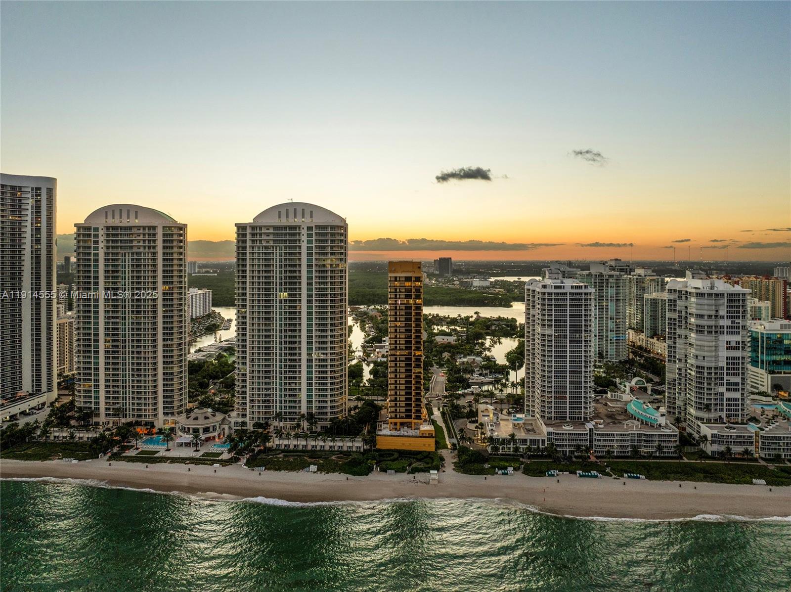 SAYAN CONDO - Residential