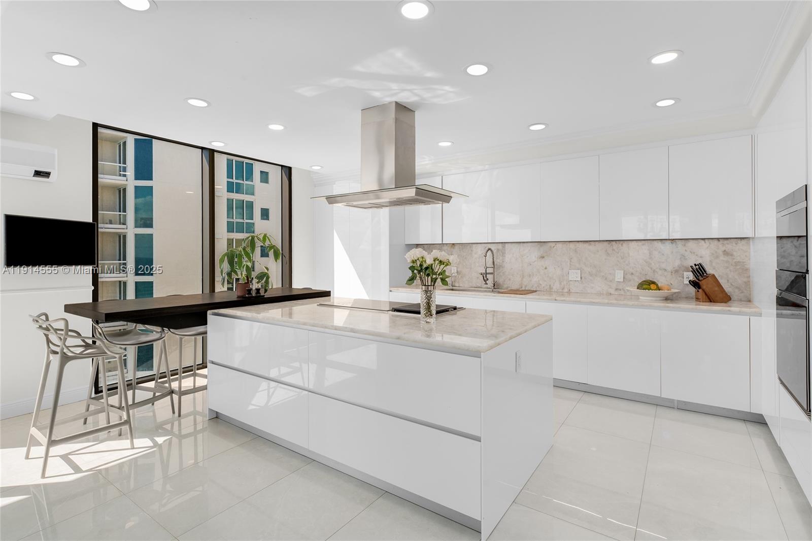 SAYAN CONDO - Residential