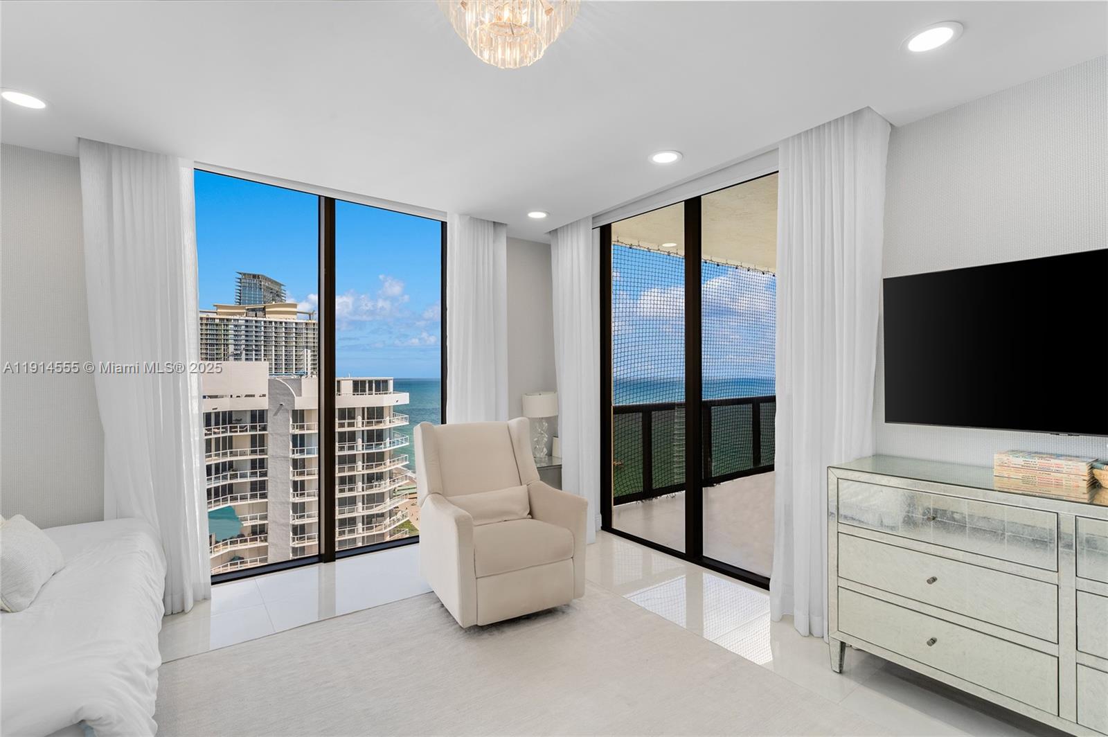 SAYAN CONDO - Residential