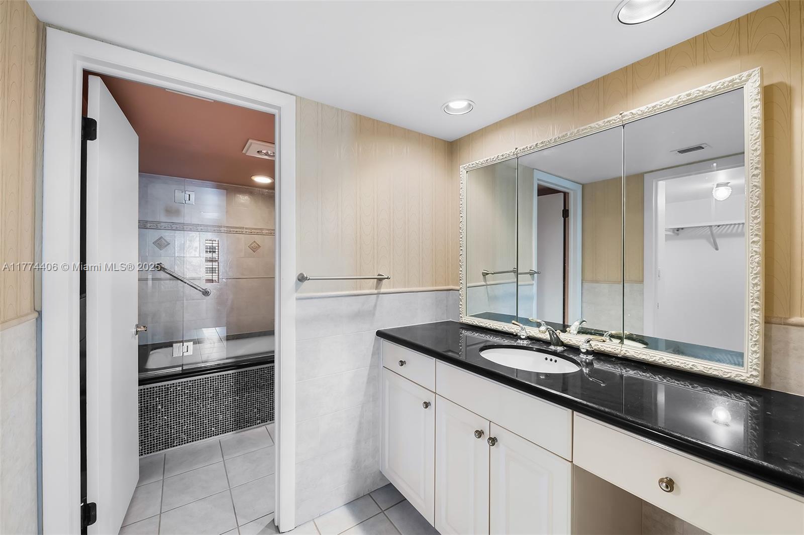 PLAYA DEL MAR CONDO - Residential