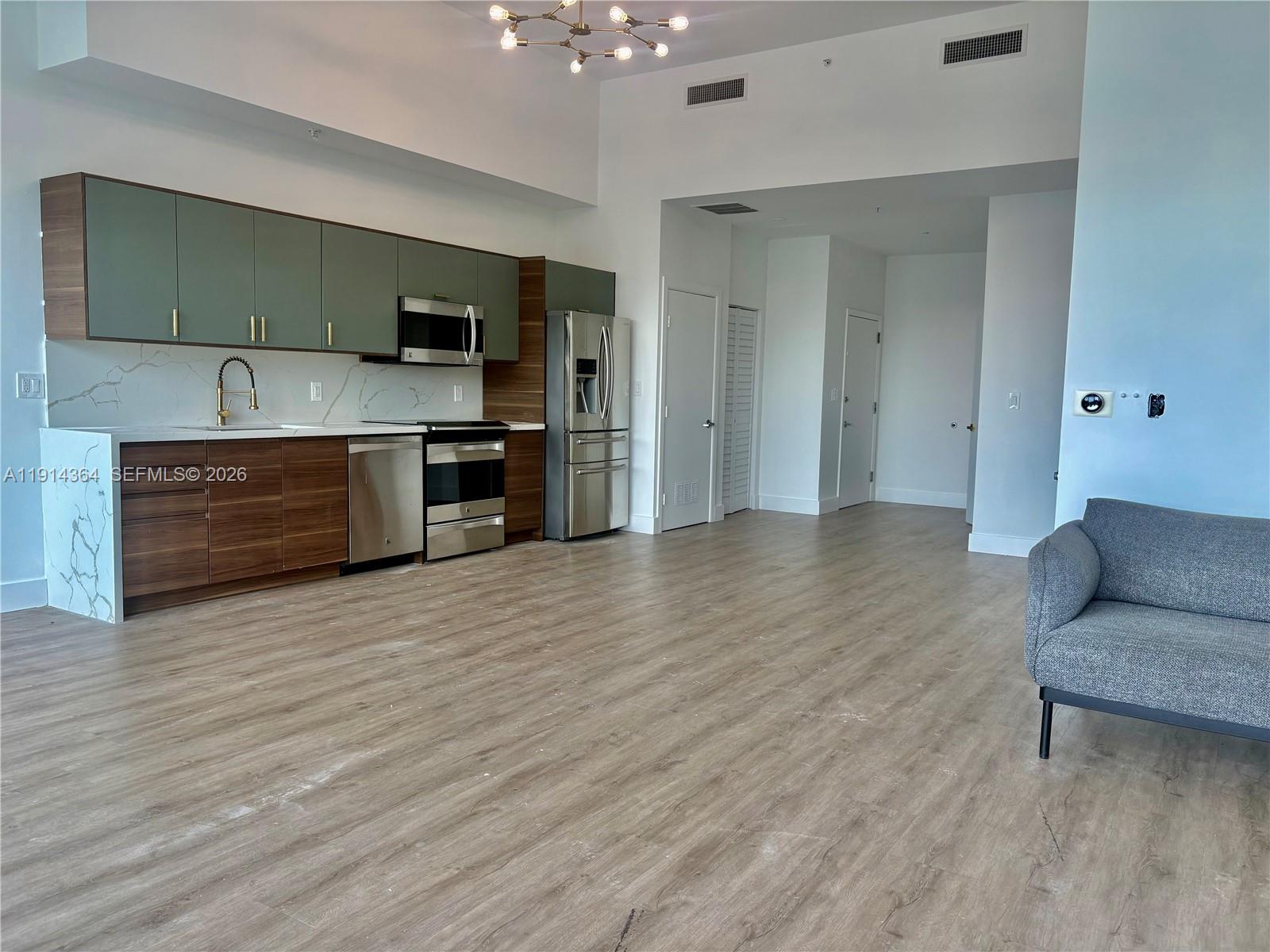 1800 CLUB CONDO - Residential