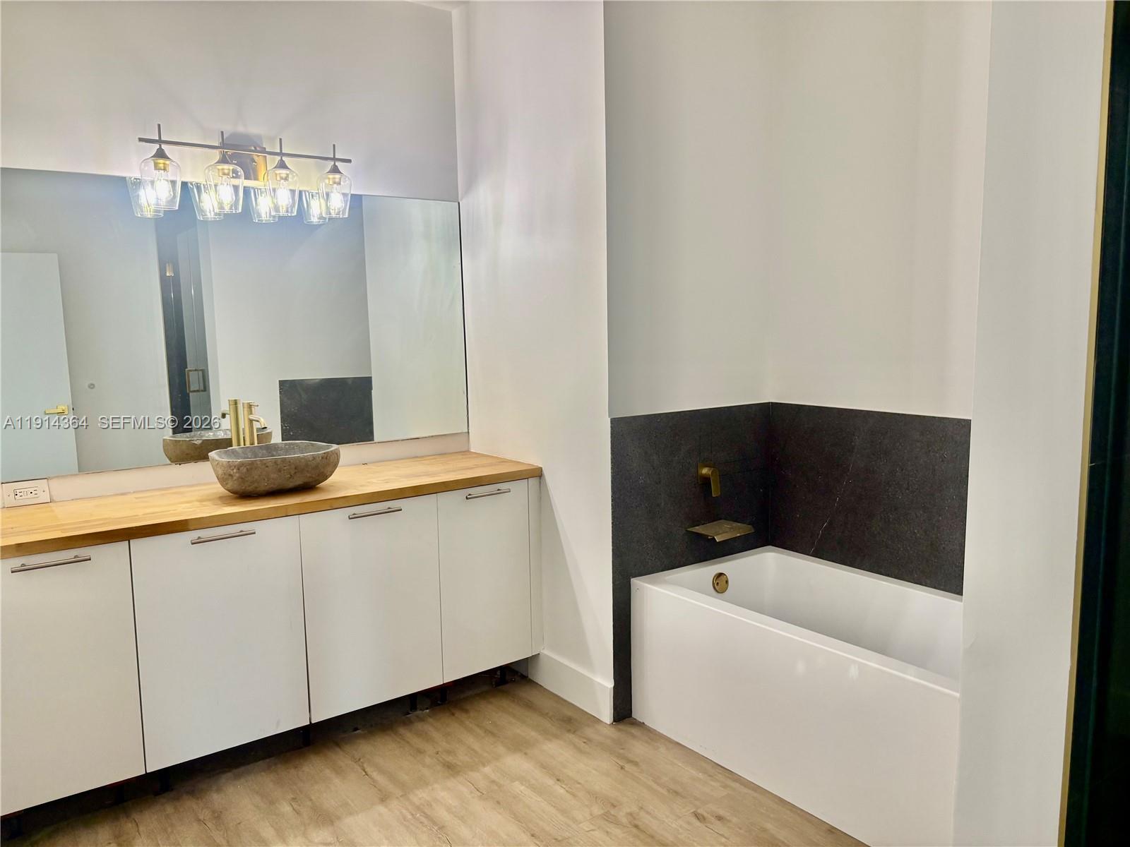 1800 CLUB CONDO - Residential
