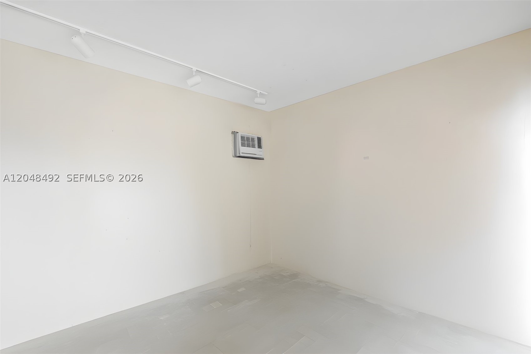 CORAL KEY VILLAS 8TH SEC - Residential