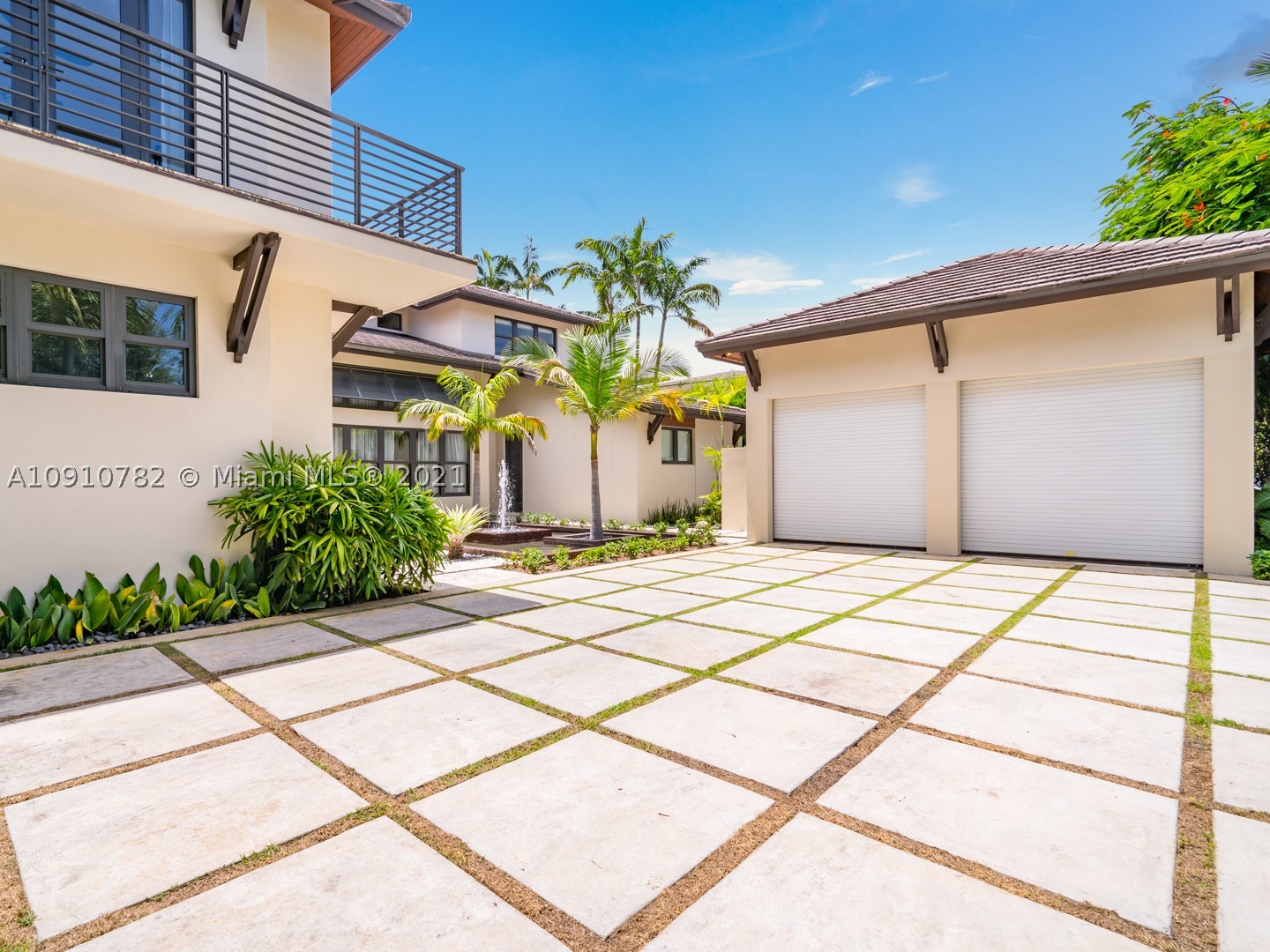 BACK AVAILABLE 3/6/2021!! Re-priced and ready to sell!! 2011 Constructed home just under 6,000 Square Feet with 85' of water frontage located on a private island in Bay Point Estates. Home was built ahead of its time with 25 Foot ceilings, infinity edge Pool/Jacuzzi overlooking the water, Crestron Camera/Audio system, Sub Zero and Miele appliances, Hydraulic Garage Doors including interior car lift allowing three cars to be parked in doors under air. Large Bedrooms throughout allowing this home to be suitable for just about anyone or family looking to enjoy the Miami Lifestyle in one of the most exclusive, secured and gated neighborhoods in the upper east side.