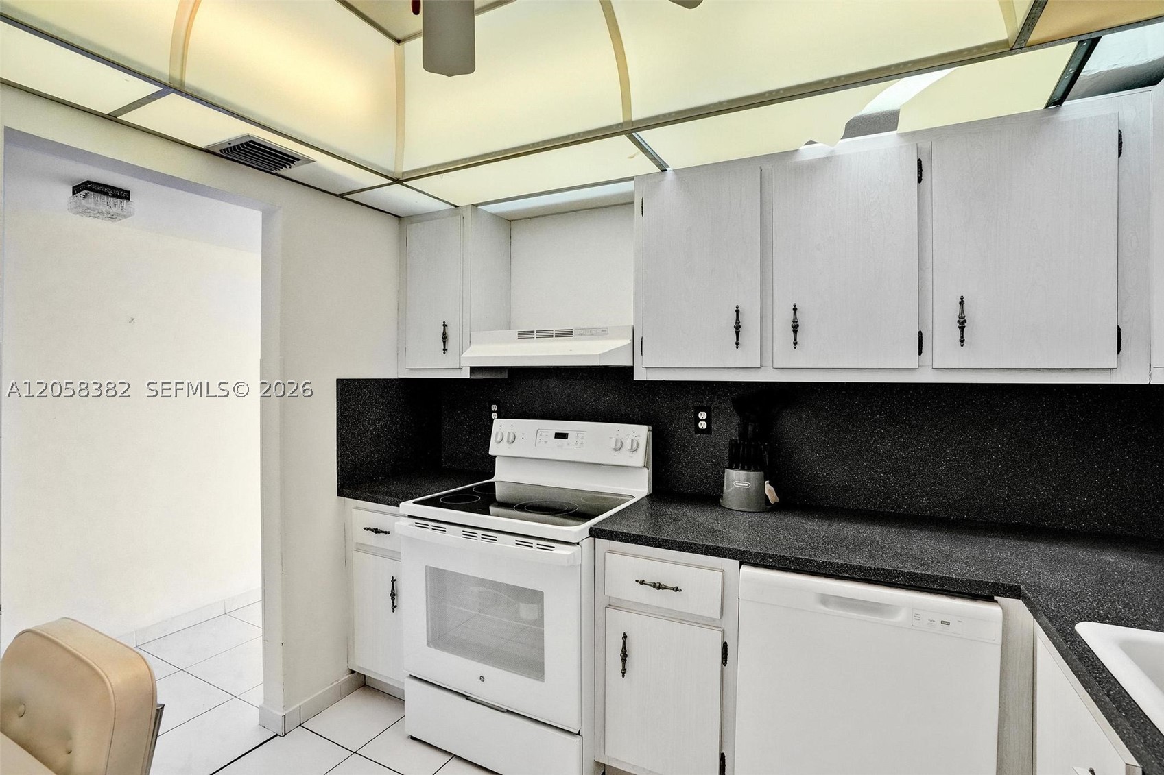 OLYMPUS CONDO PHASE - Residential