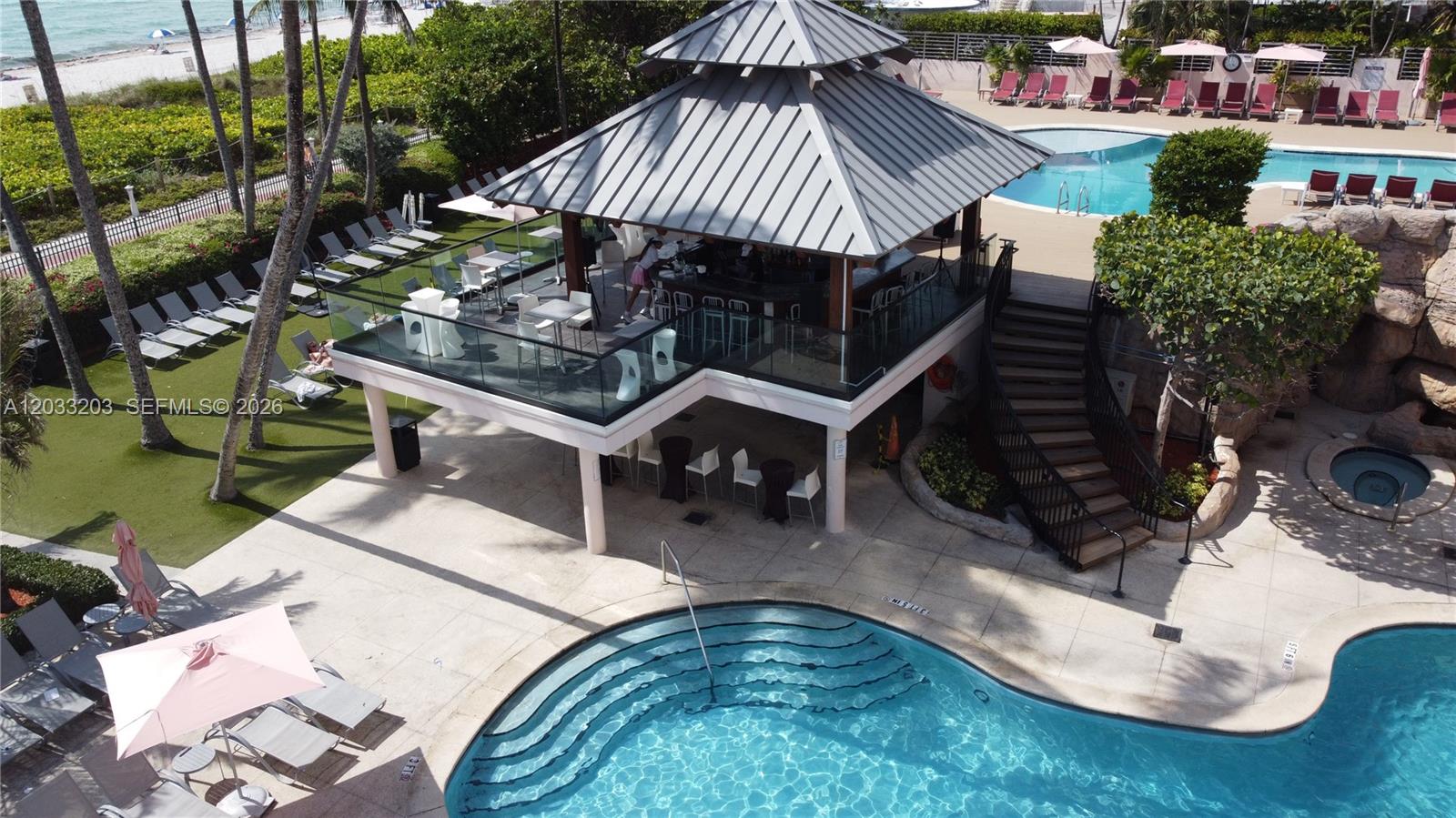 THE ALEXANDER CONDO - Residential