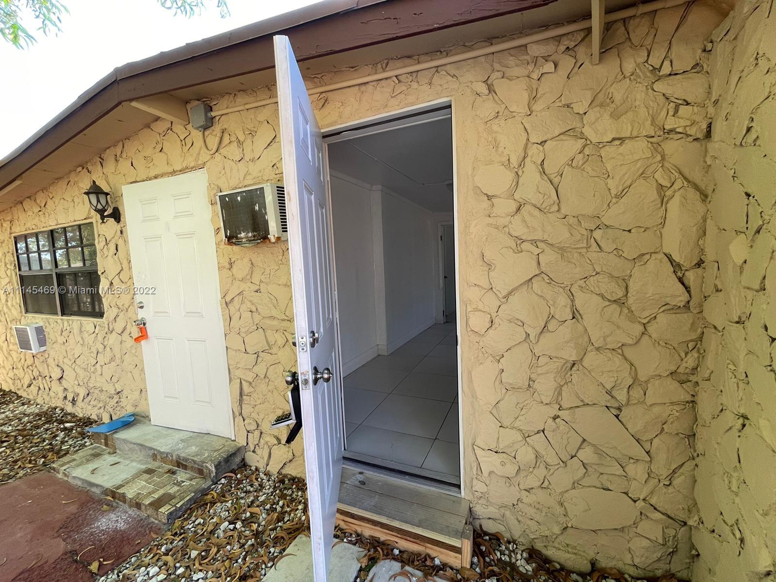 Move in today to this beautiful newly remodeled efficiency complex, brand new unit, common spaces for your table, chair and barbecue. 
Kitchen - Bedroom - Bathroom. No living room. 
Quick approval, move in today and enjoy your tomorrows under the community palm trees.