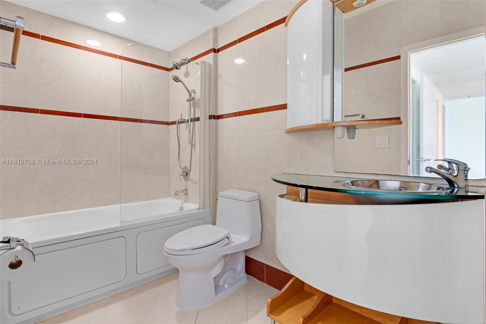 THE COSMOPOLITAN RESIDENC - Residential Lease