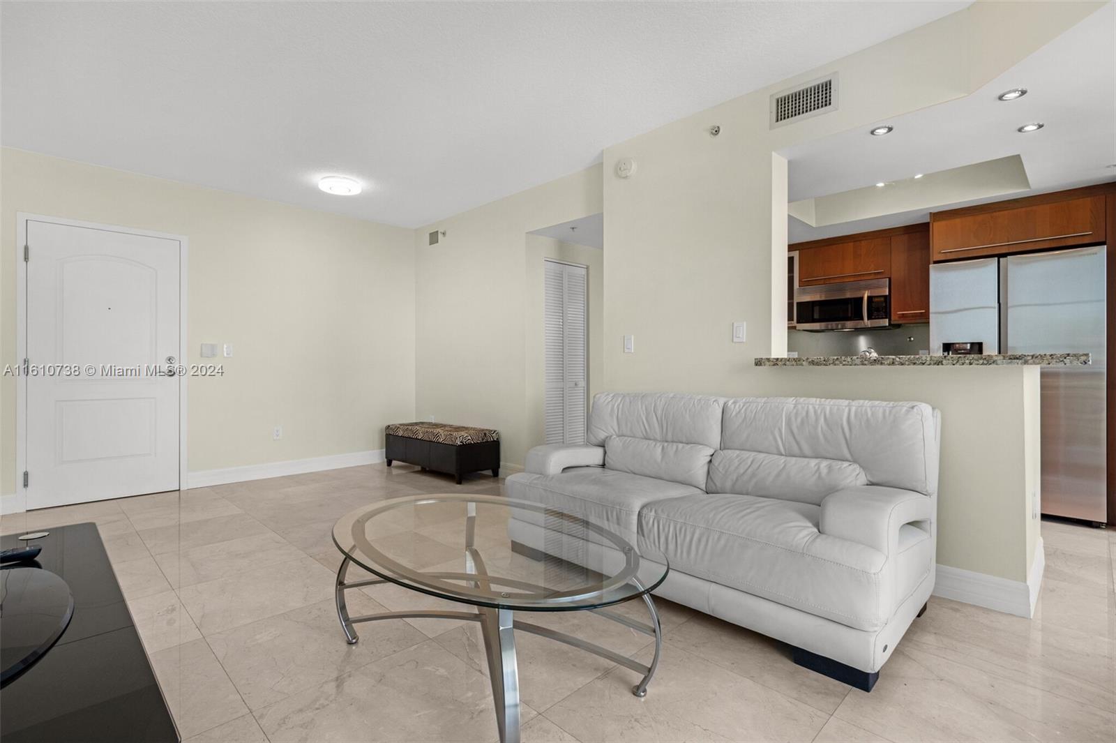 THE COSMOPOLITAN RESIDENC - Residential Lease