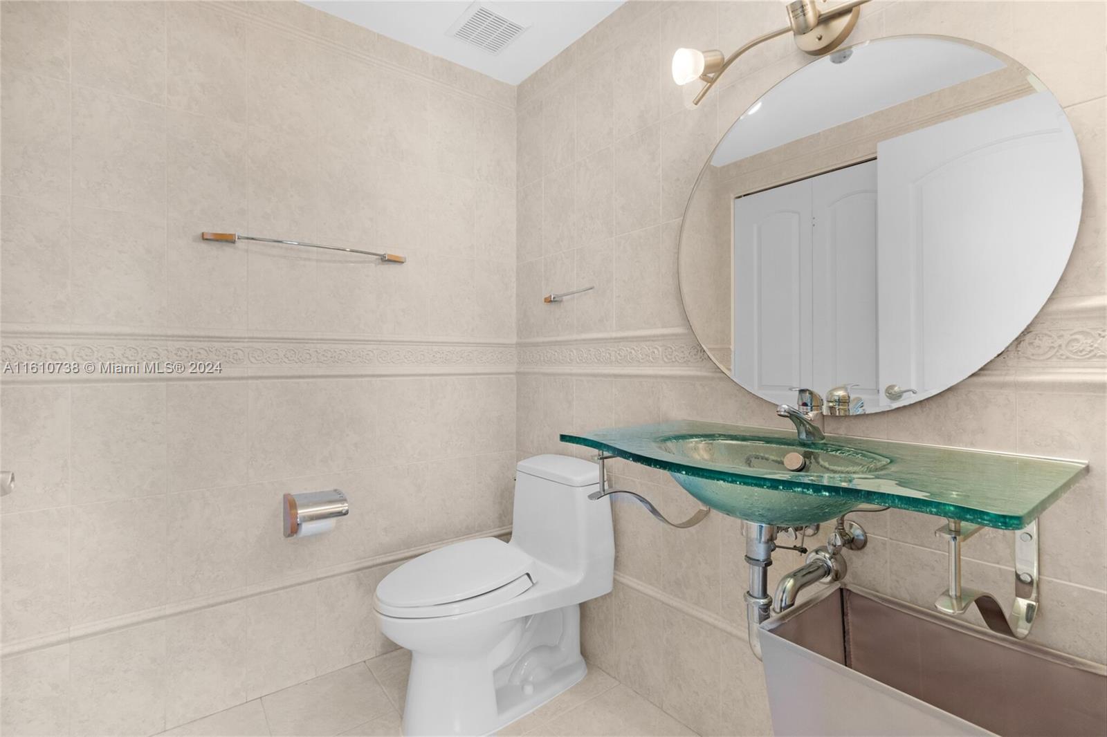 THE COSMOPOLITAN RESIDENC - Residential Lease