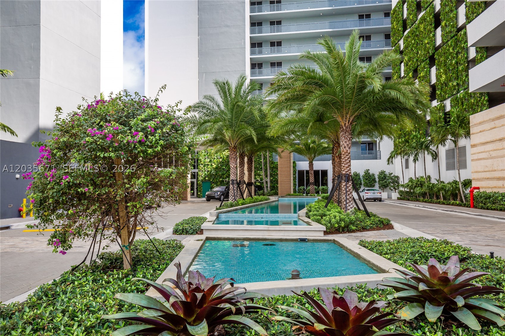 THE HARBOUR NORTH CONDO - Residential