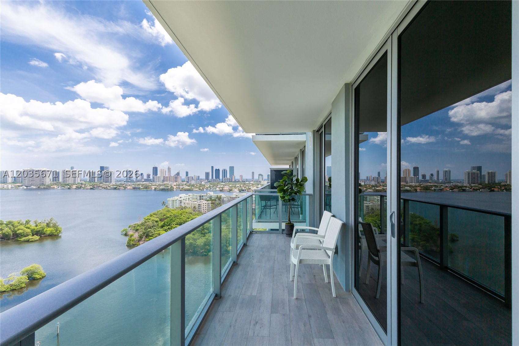 THE HARBOUR NORTH CONDO - Residential