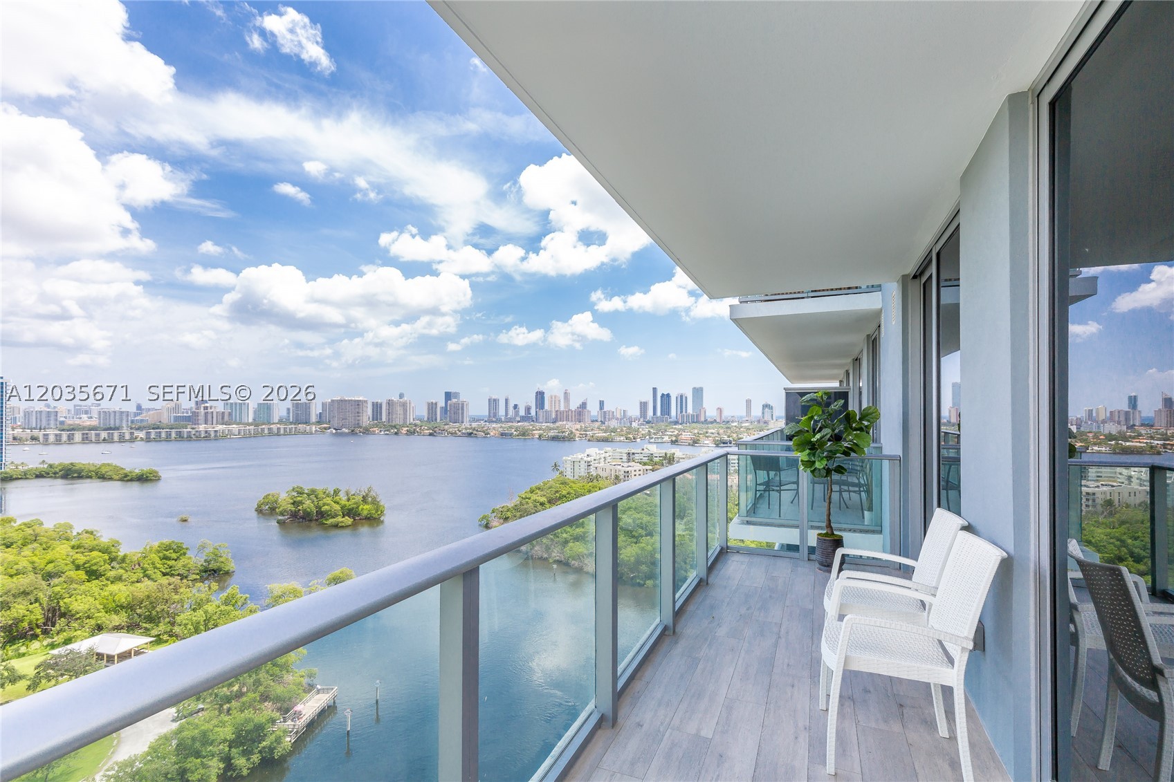 THE HARBOUR NORTH CONDO - Residential