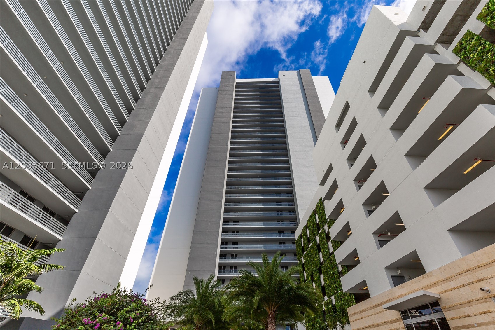 THE HARBOUR NORTH CONDO - Residential