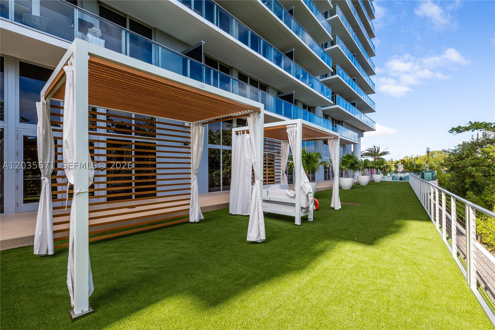THE HARBOUR NORTH CONDO - Residential
