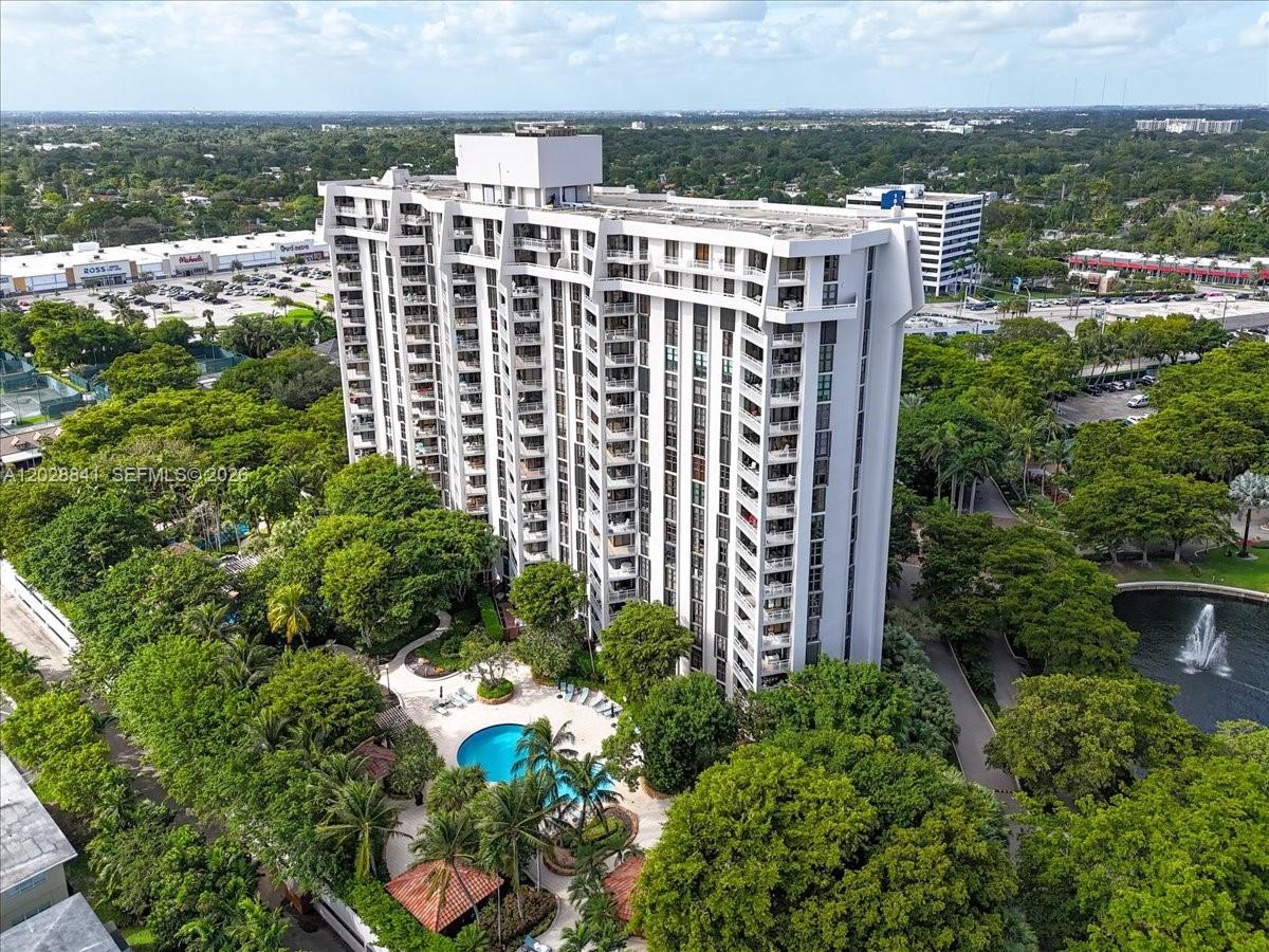 TOWERS OF QUAYSIDE CONDO - Residential