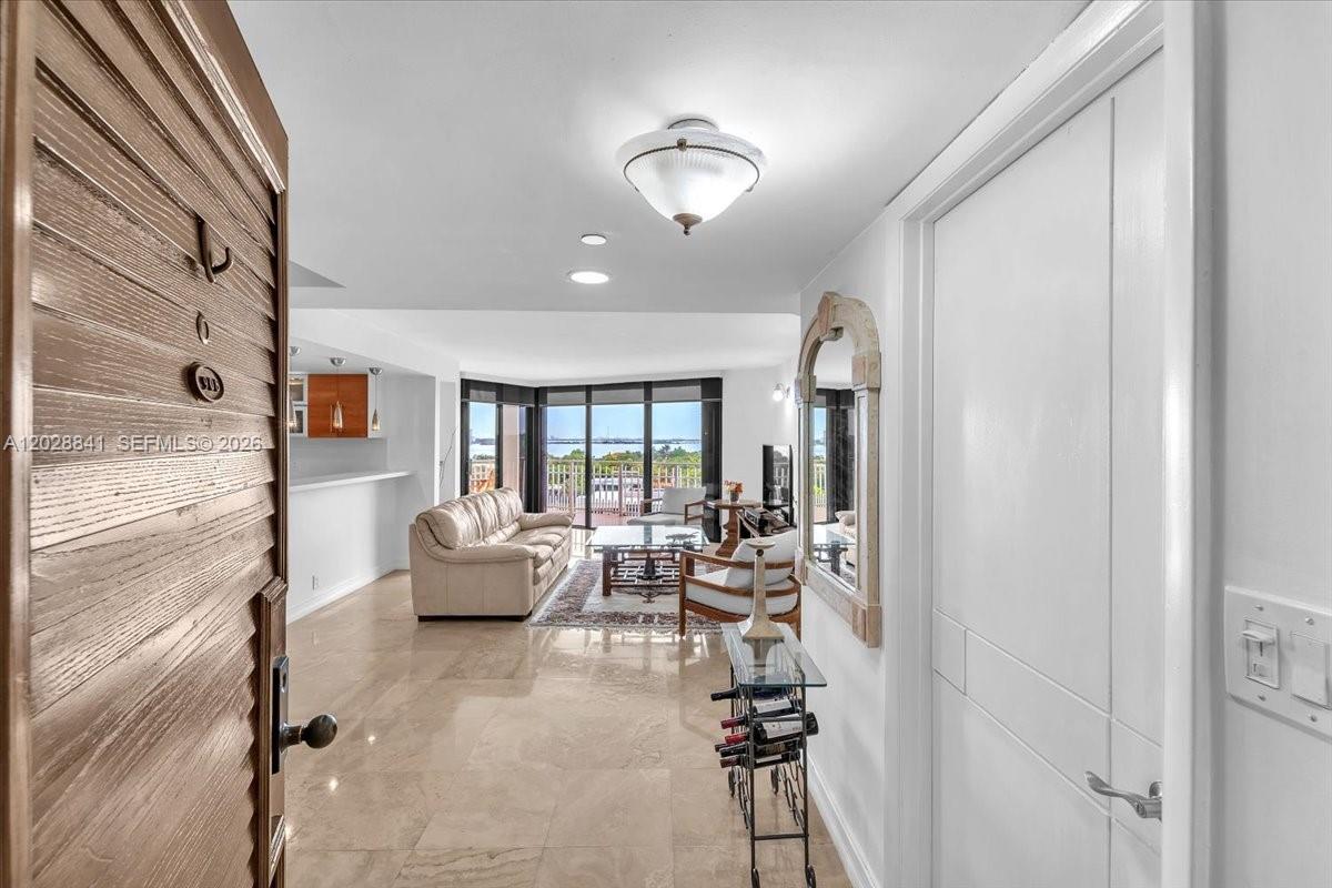 TOWERS OF QUAYSIDE CONDO - Residential
