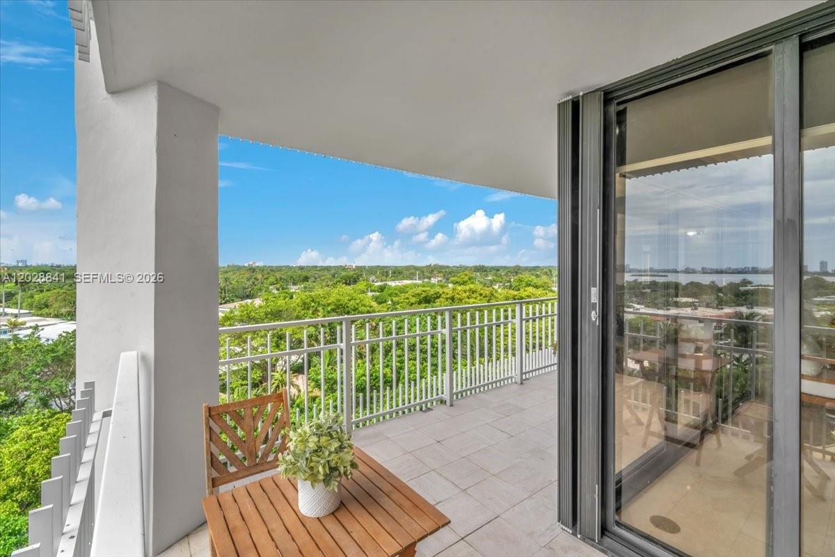 TOWERS OF QUAYSIDE CONDO - Residential