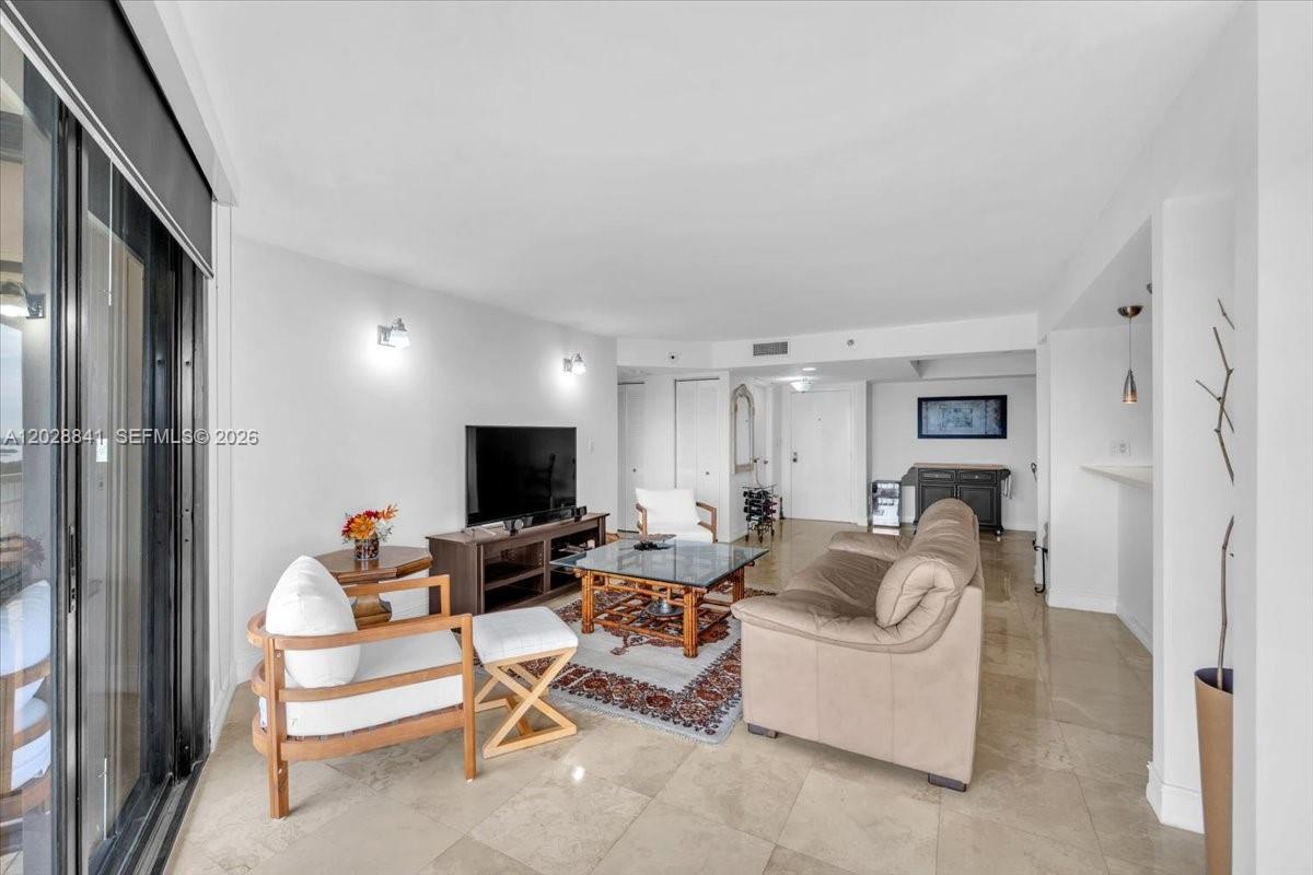 TOWERS OF QUAYSIDE CONDO - Residential