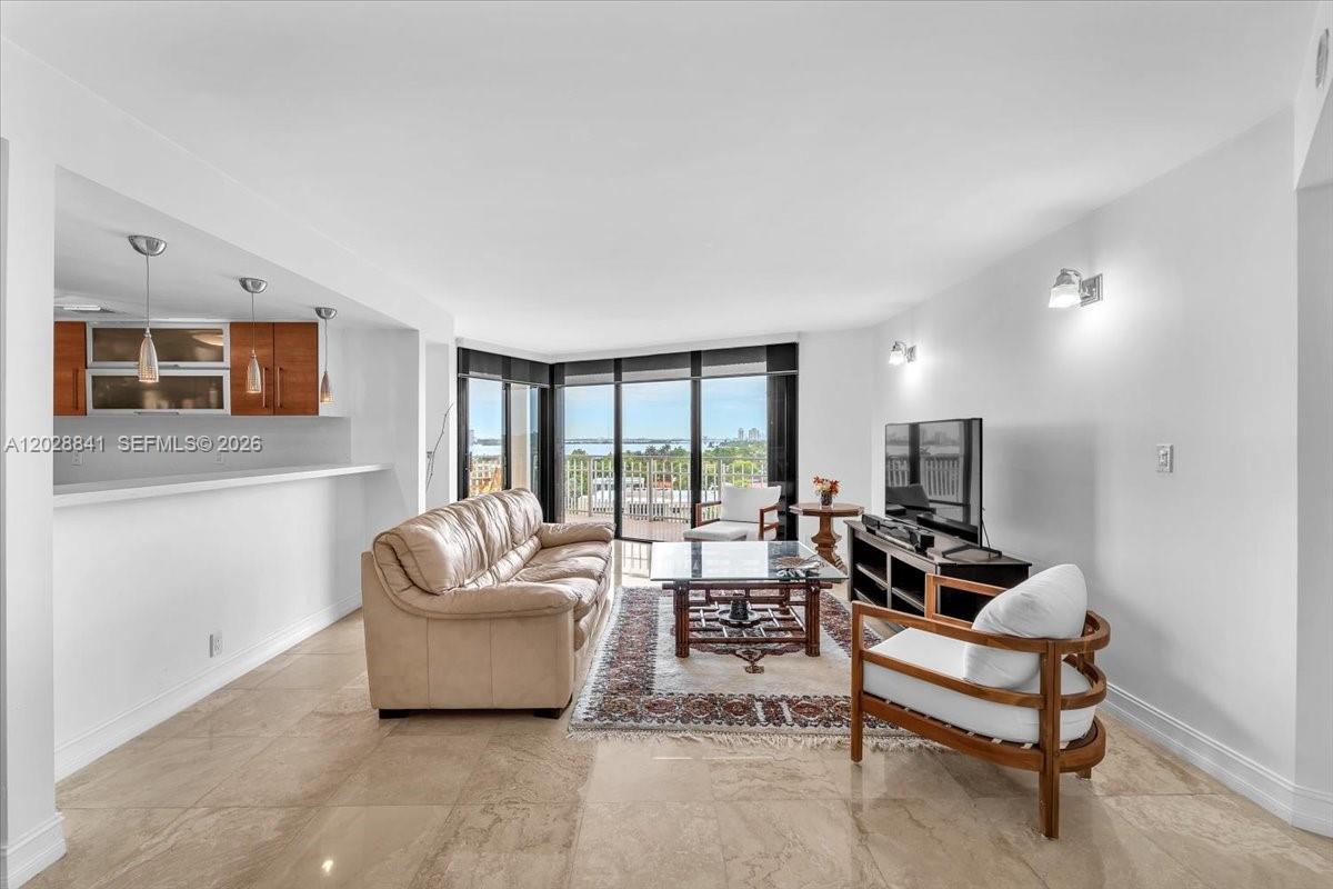 TOWERS OF QUAYSIDE CONDO - Residential