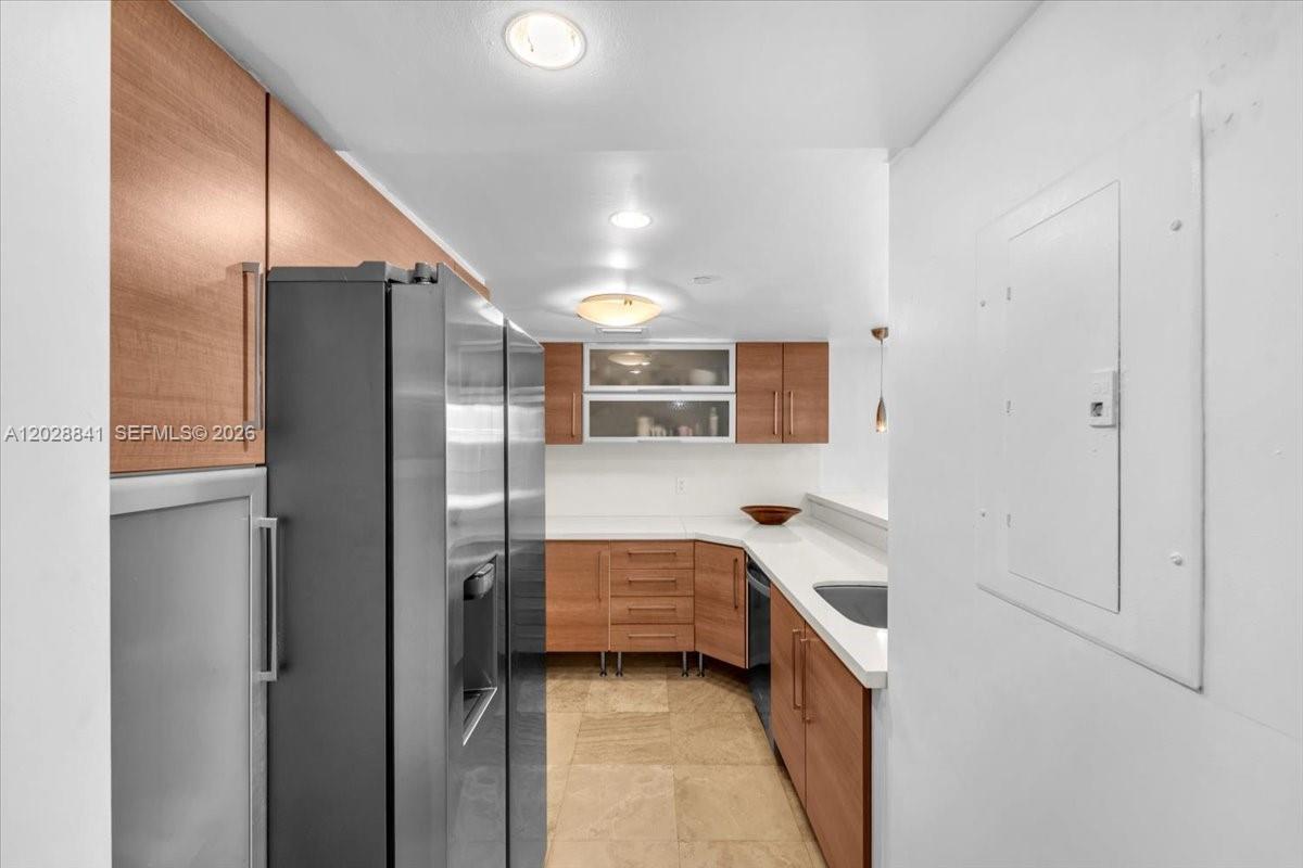 TOWERS OF QUAYSIDE CONDO - Residential