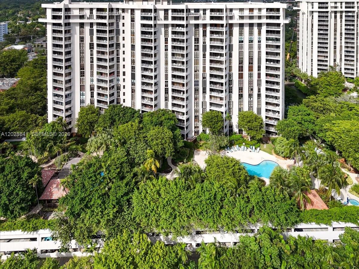 TOWERS OF QUAYSIDE CONDO - Residential