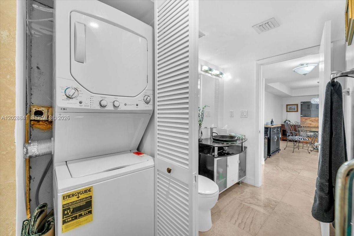 TOWERS OF QUAYSIDE CONDO - Residential