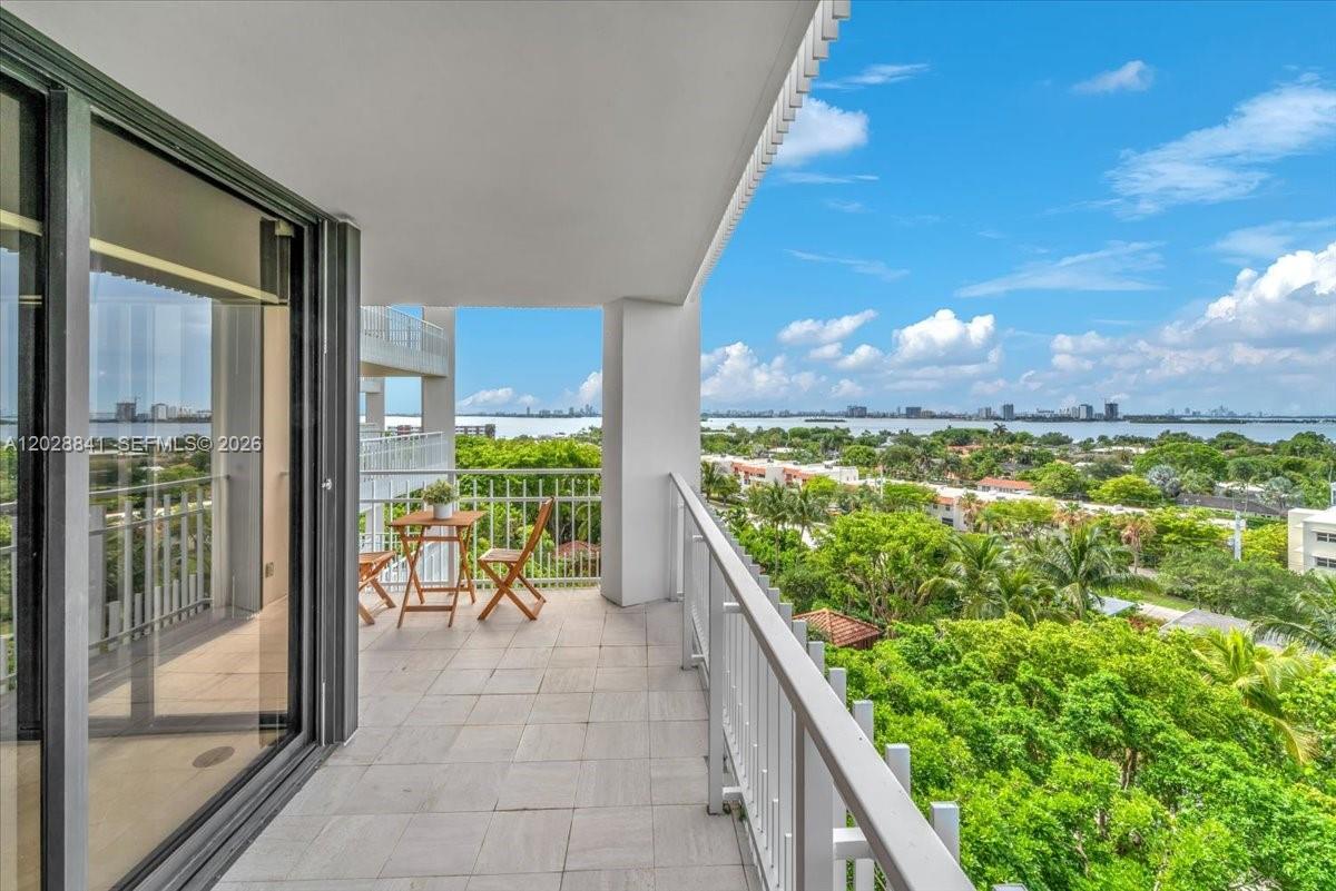 TOWERS OF QUAYSIDE CONDO - Residential