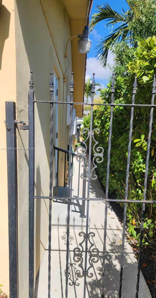 CORAL VILLAS REV - Residential Lease