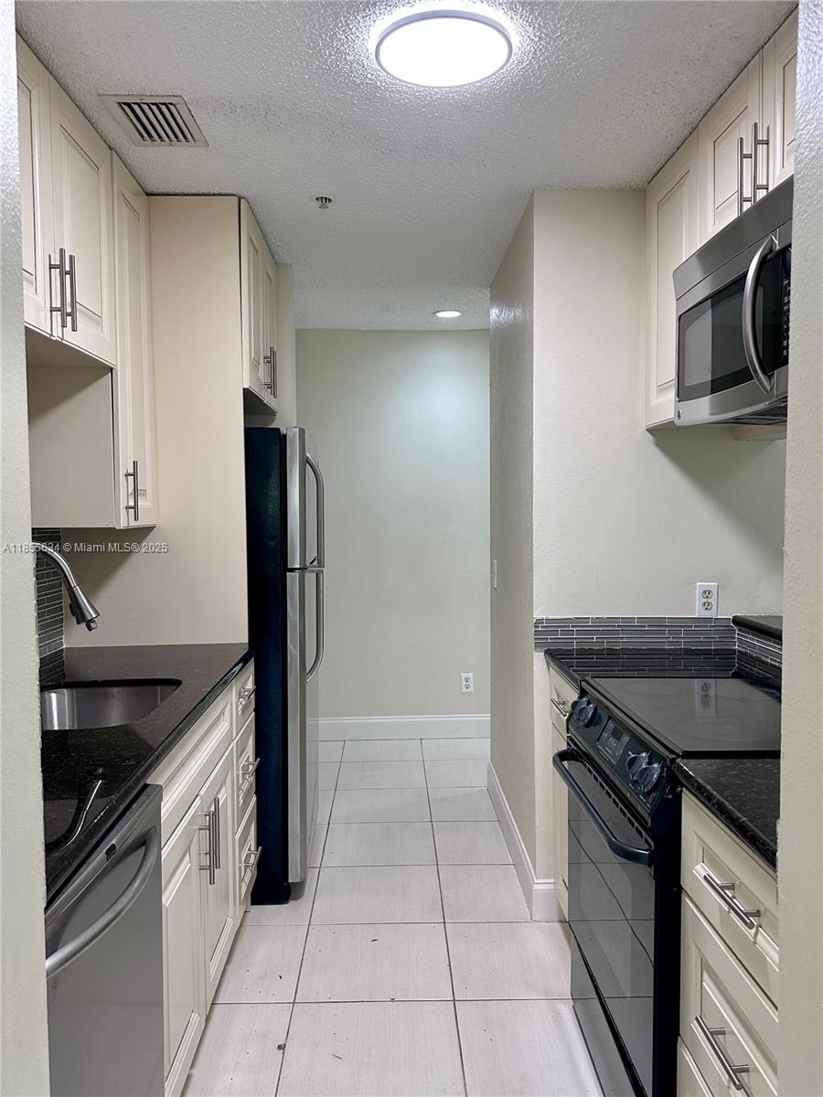 BOYNTON LANDINGS CONDO - Residential Lease
