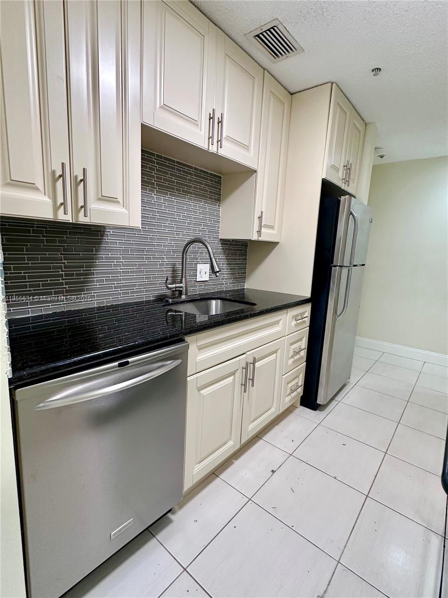 BOYNTON LANDINGS CONDO - Residential Lease