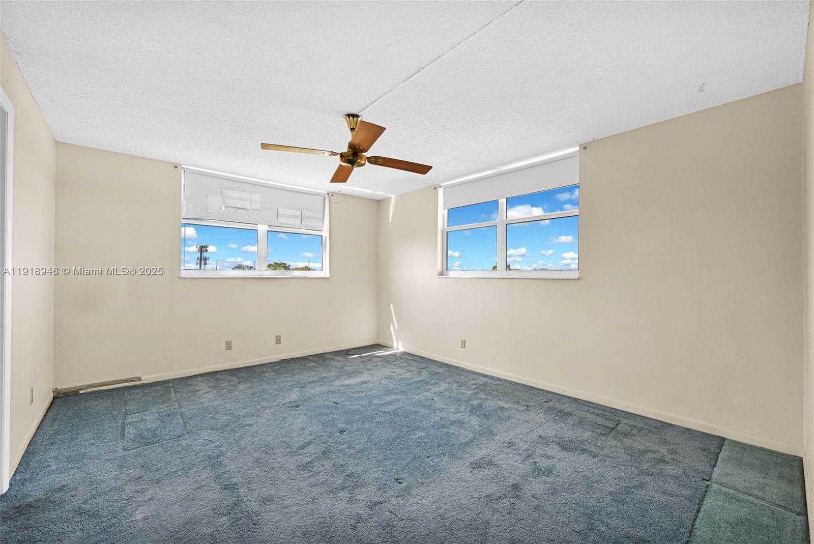 DIXIANA CONDO - Residential