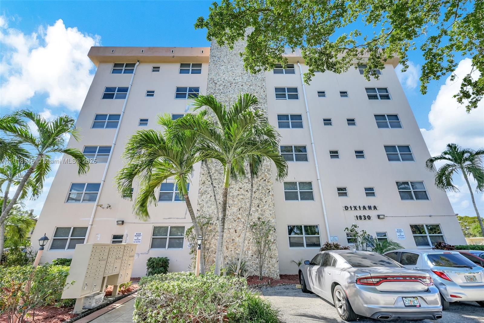 DIXIANA CONDO - Residential