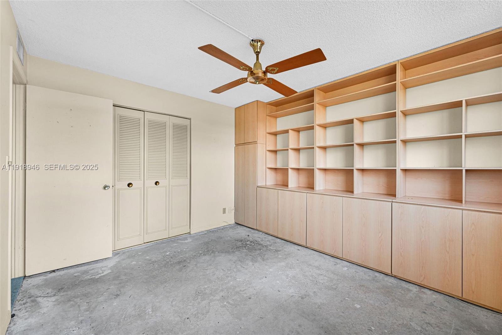 DIXIANA CONDO - Residential