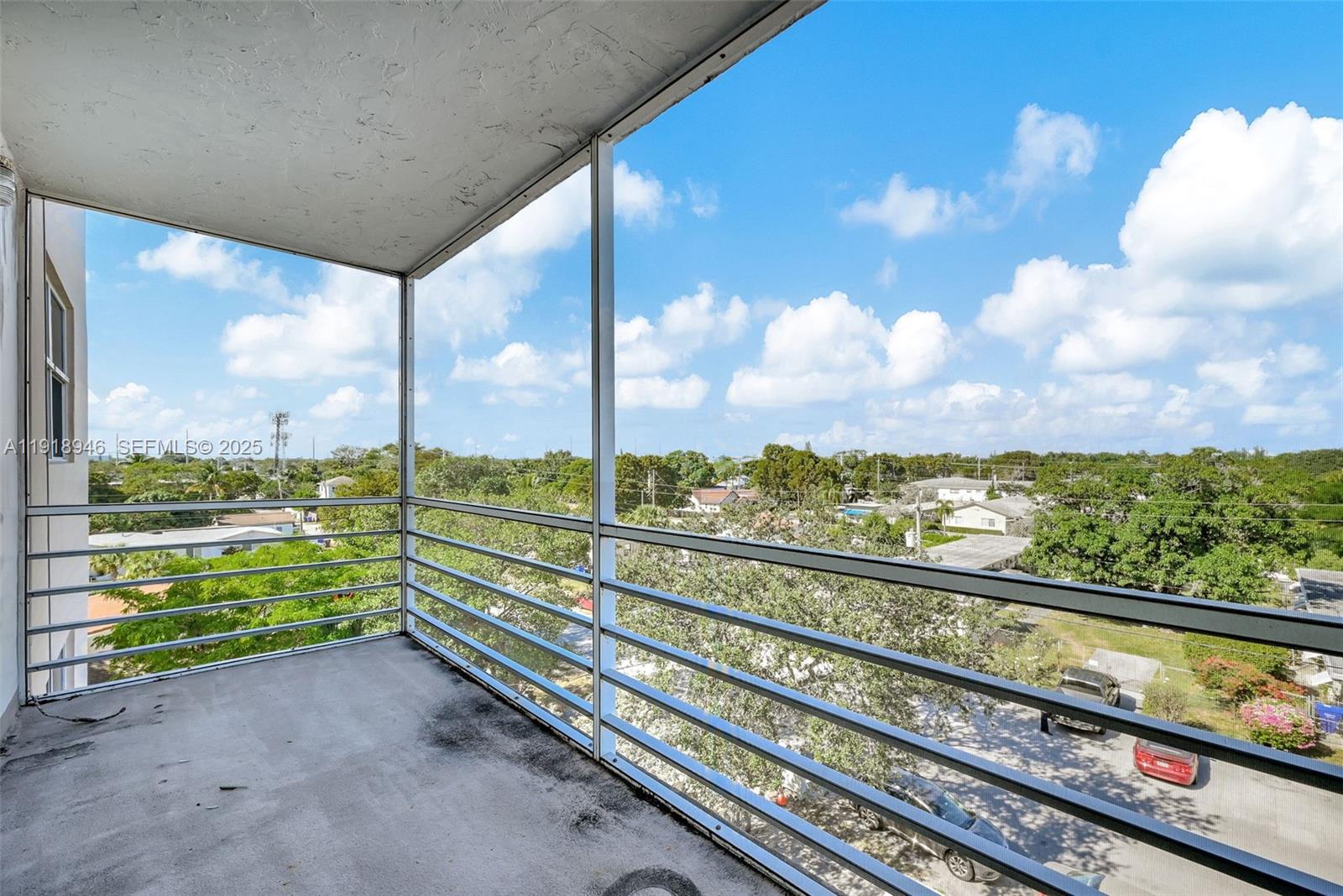 DIXIANA CONDO - Residential