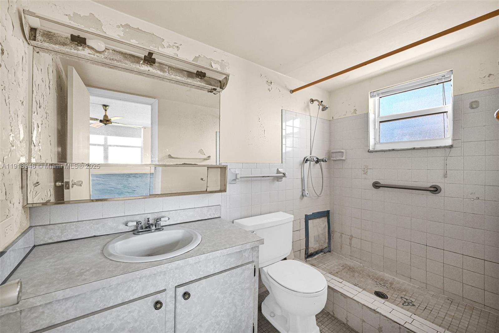 DIXIANA CONDO - Residential