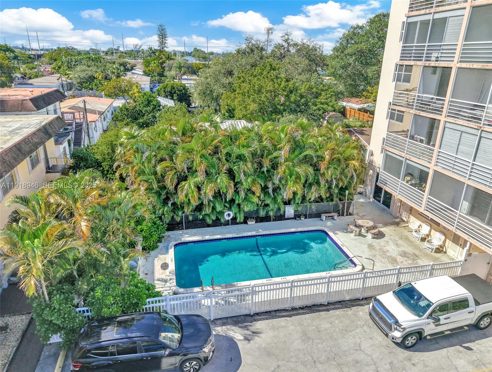 DIXIANA CONDO - Residential