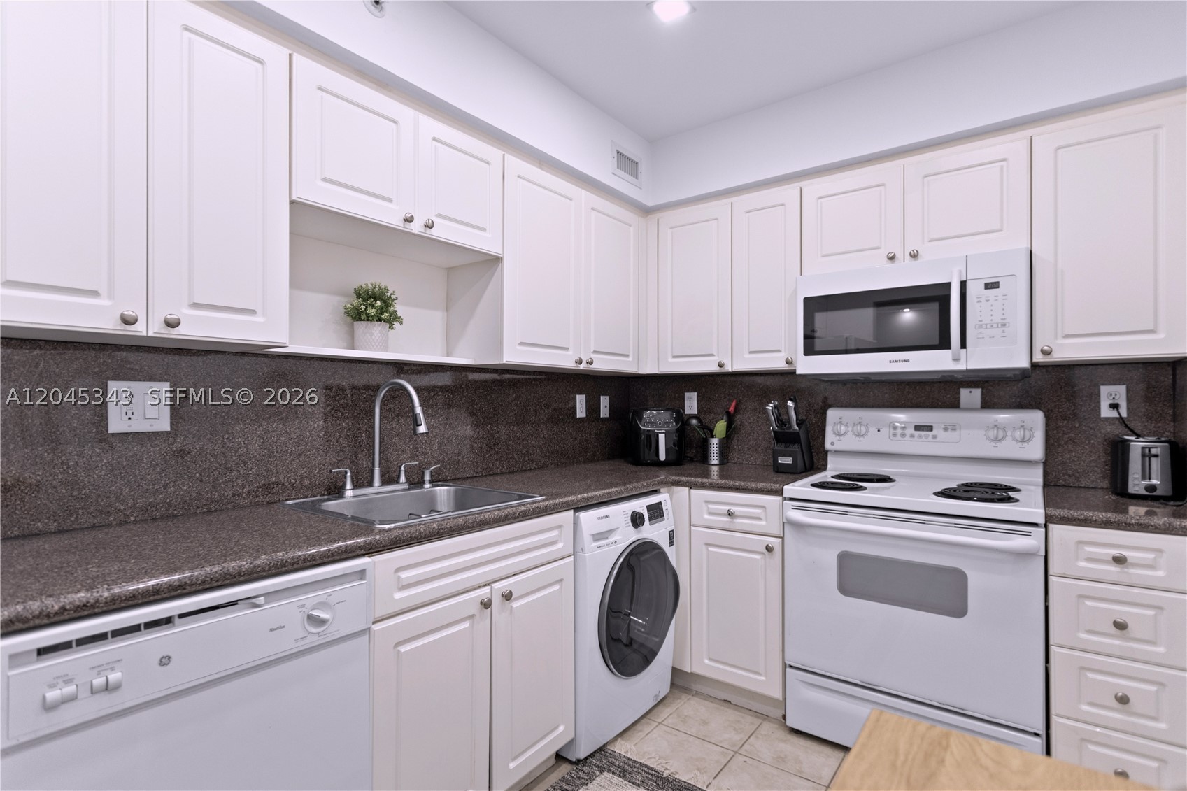 WAVE CONDO - Residential Lease
