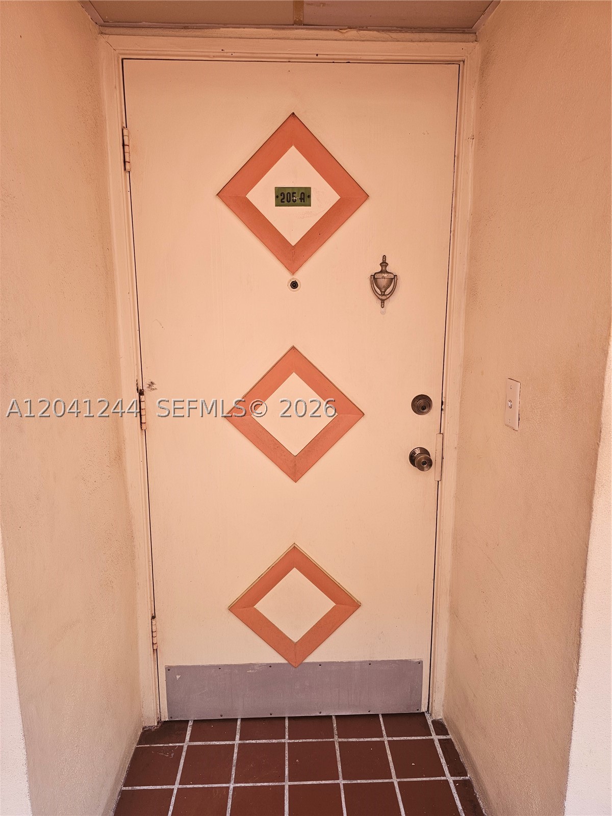 Beautiful and fully renovated unit close to beach. Granite countertops with fresh modern appliances. Centrally
located near shops, cafes and shopping malls. Per association guidelines, this is a 55+ building and requires a 715
credit score. Can be rented furnished or unfurnished.