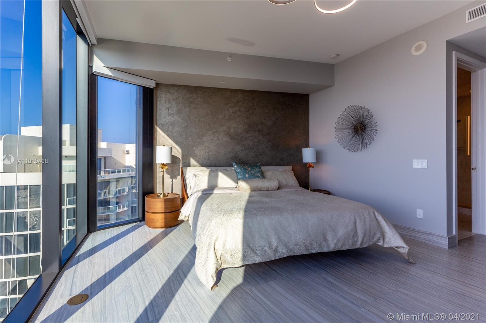 18555 COLLINS AVENUE COND - Residential