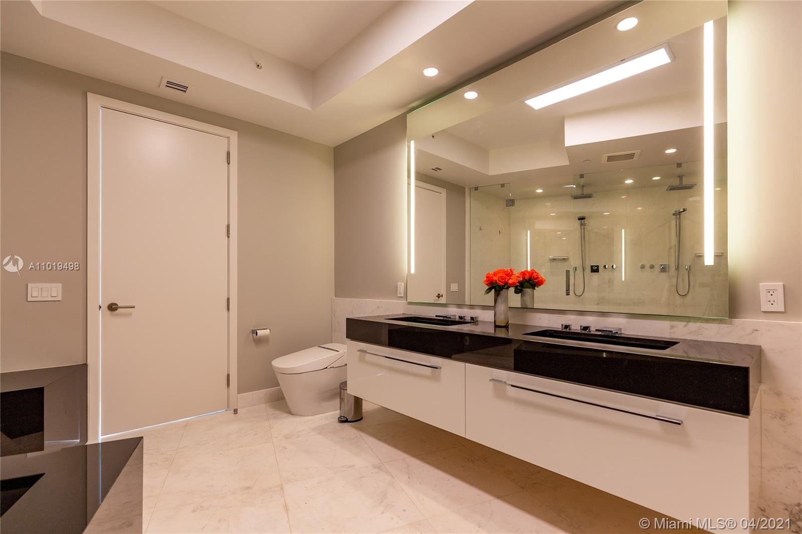 18555 COLLINS AVENUE COND - Residential