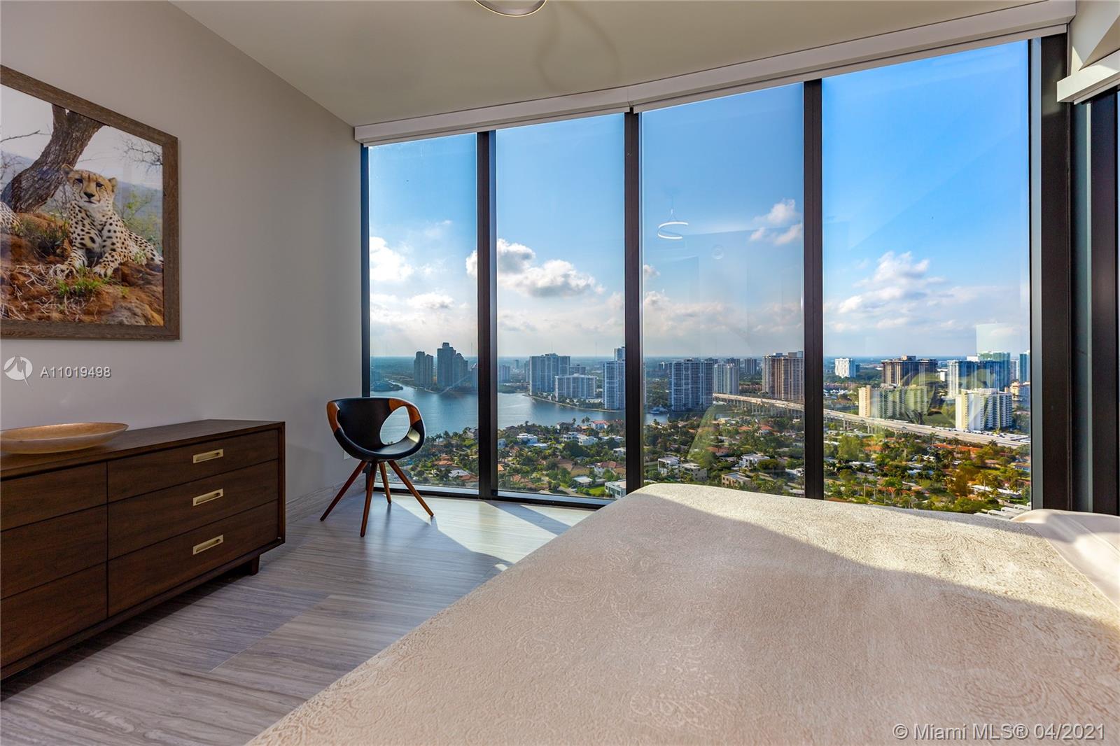 18555 COLLINS AVENUE COND - Residential