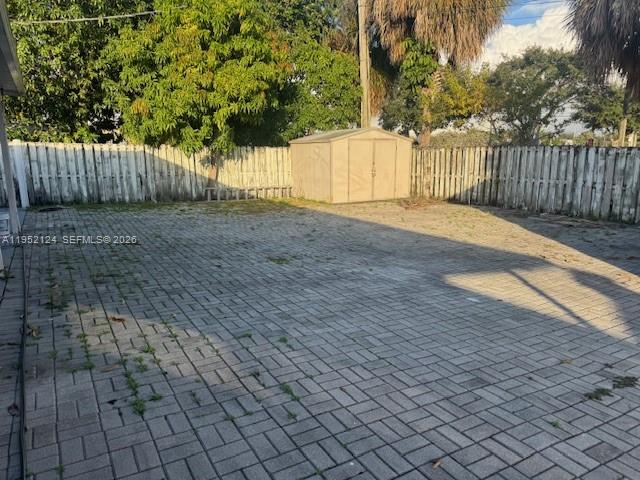 CAROL CITY LAKE STEVEN ES - Residential Lease