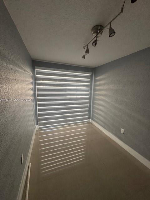 CAROL CITY LAKE STEVEN ES - Residential Lease