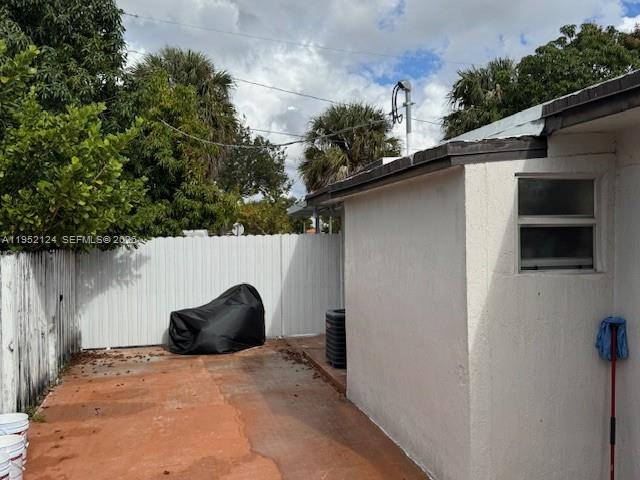 CAROL CITY LAKE STEVEN ES - Residential Lease