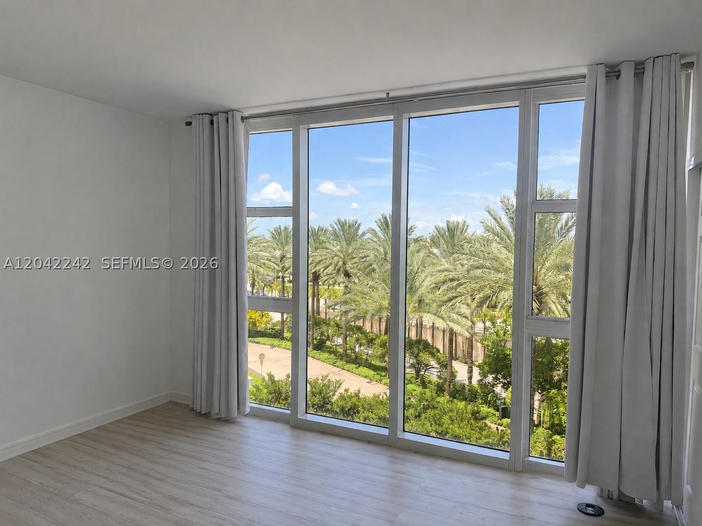 HARBOUR HOUSE CONDO - Residential